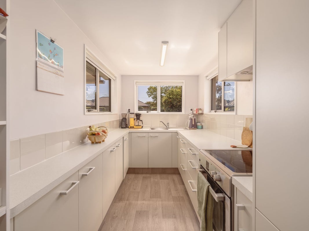6 Laing Crescent, Heathcote Valley, Christchurch - Carousel 2