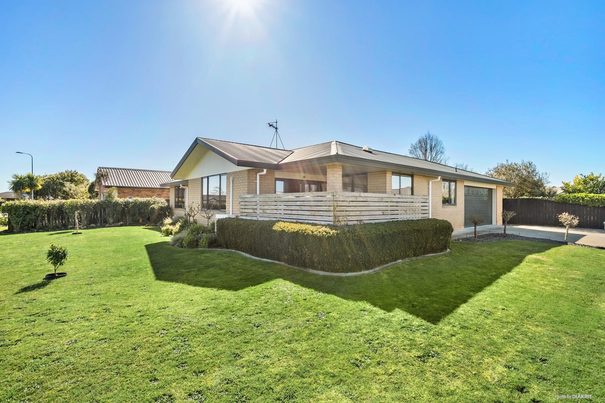 1 Ada Place, Fairview Downs, Hamilton - Carousel 1