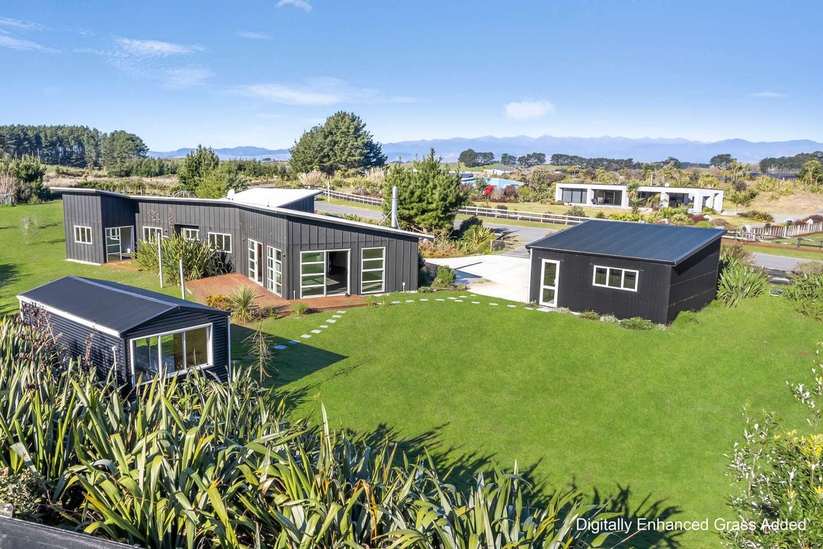 3 Mowhia Grove, Waitarere, Levin - Carousel 1