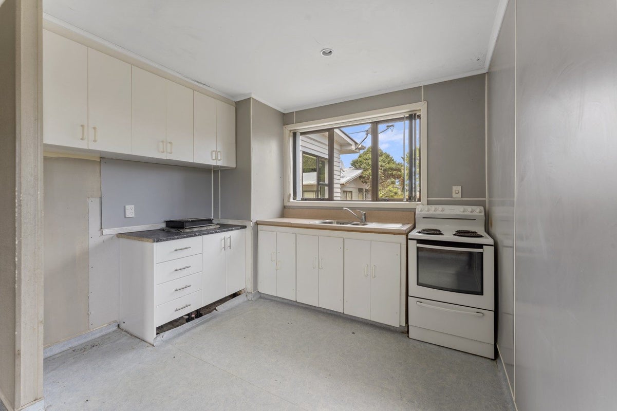 2 Gibson Crescent, Naenae, Lower Hutt - Carousel 22