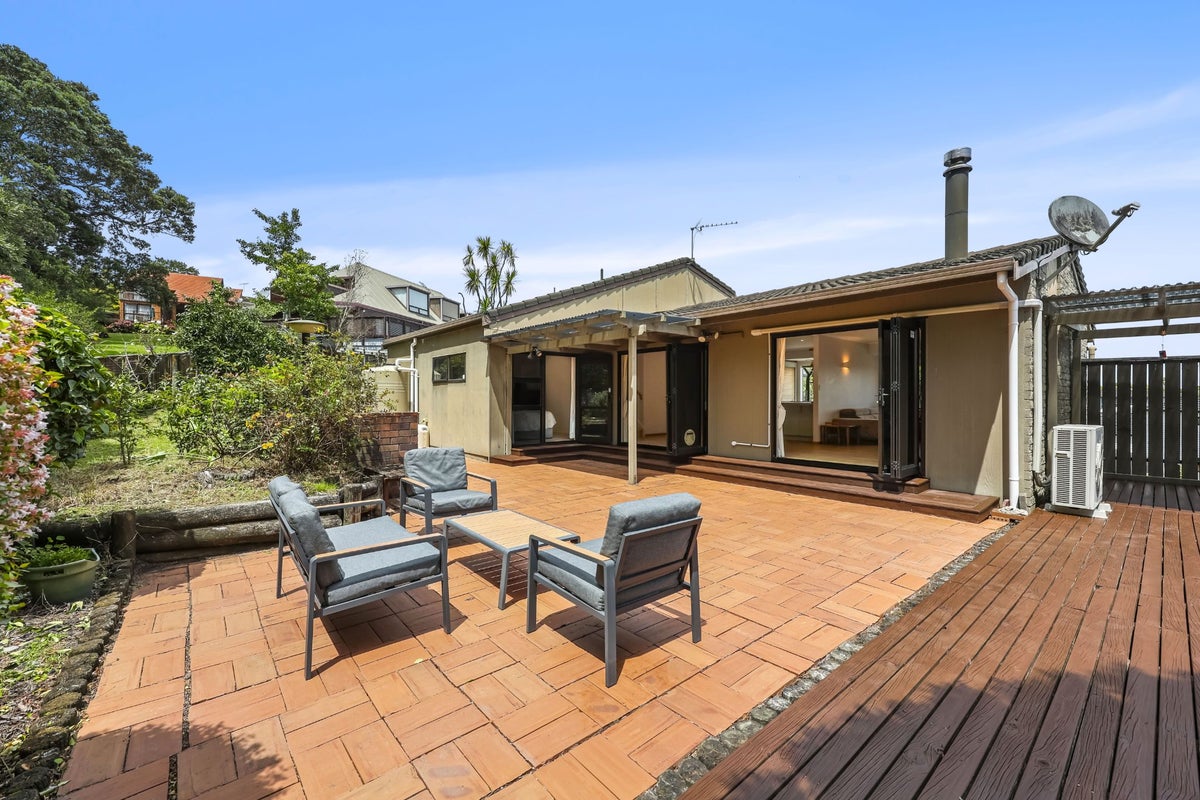 18 Janome Place, Bucklands Beach, Auckland - Carousel 1
