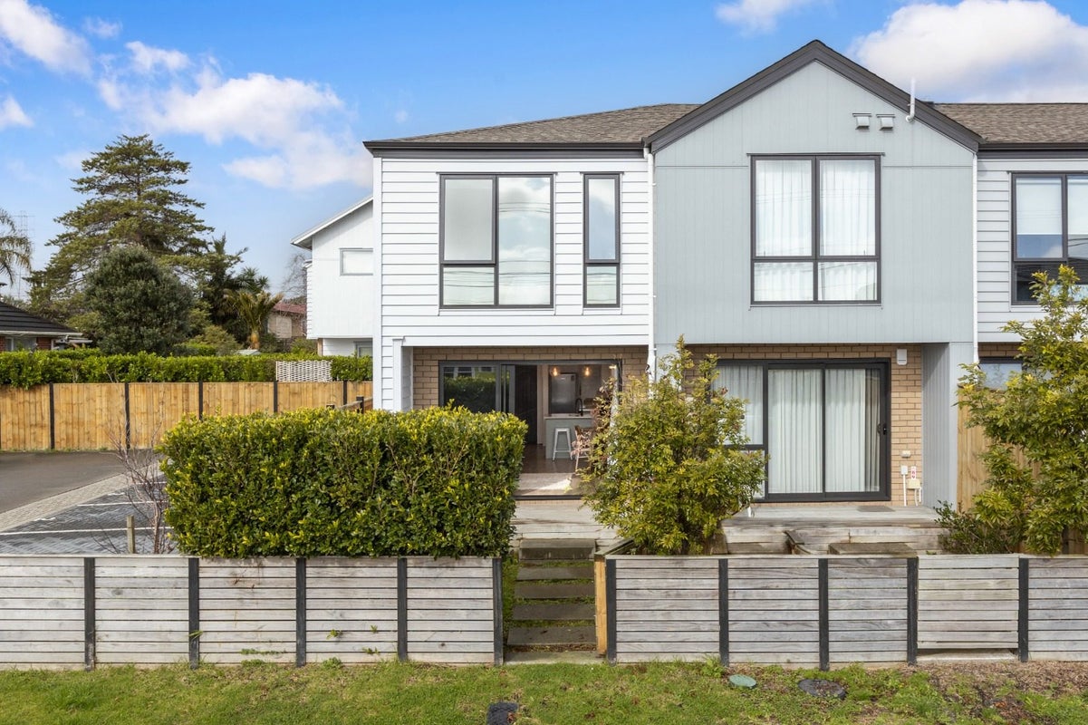 1/1A Royal View Road, Te Atatu South, Auckland - Carousel 12
