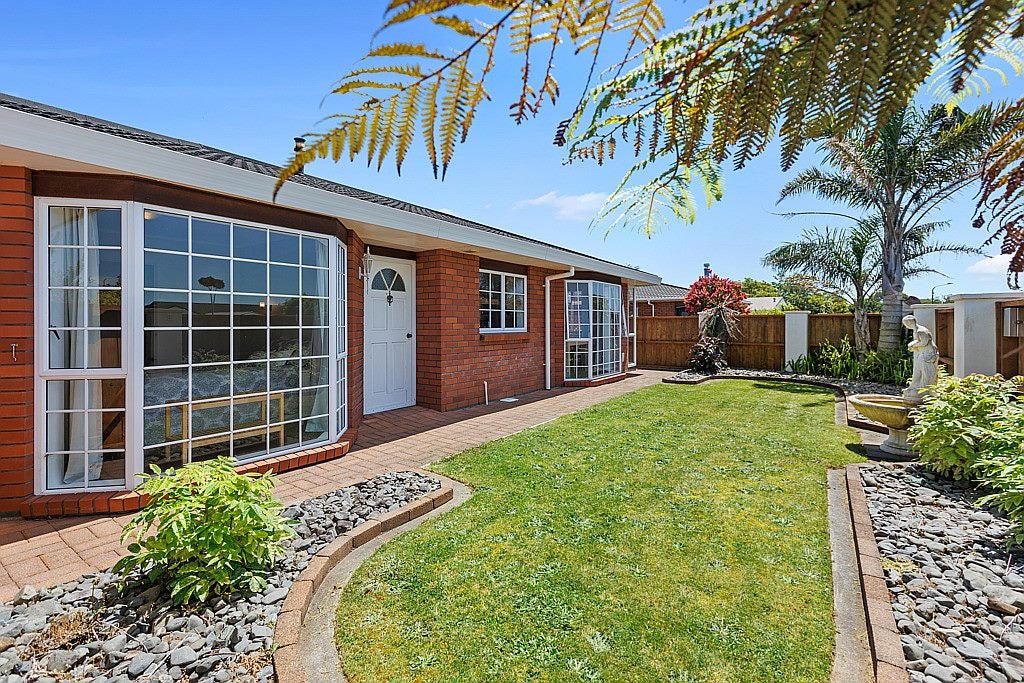 35 Heta Road, Highlands Park, New Plymouth - Carousel 1
