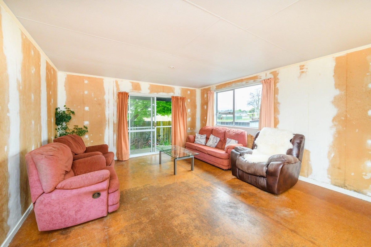 2 Tiller Close, Kelvin Grove, Palmerston North - Carousel 2