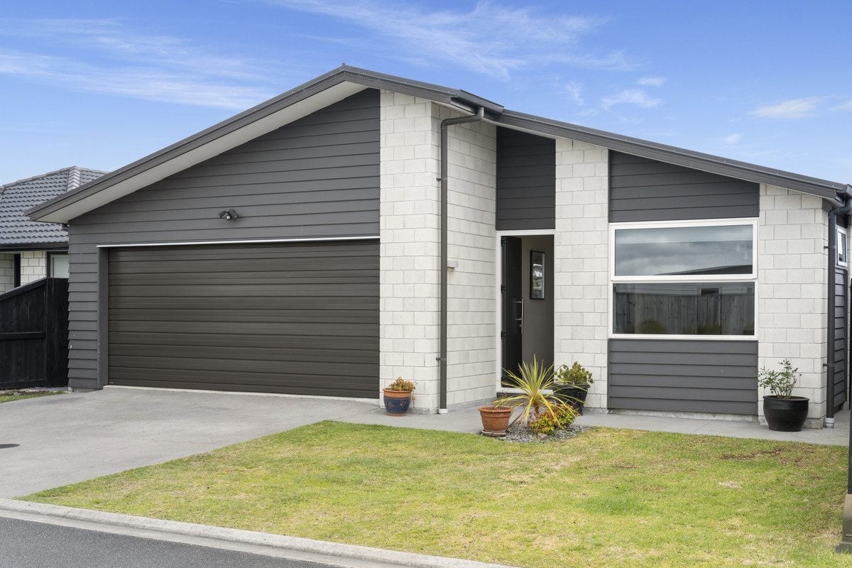 16 Te Hare Piahana Way, Papamoa Beach, Papamoa - Carousel 1