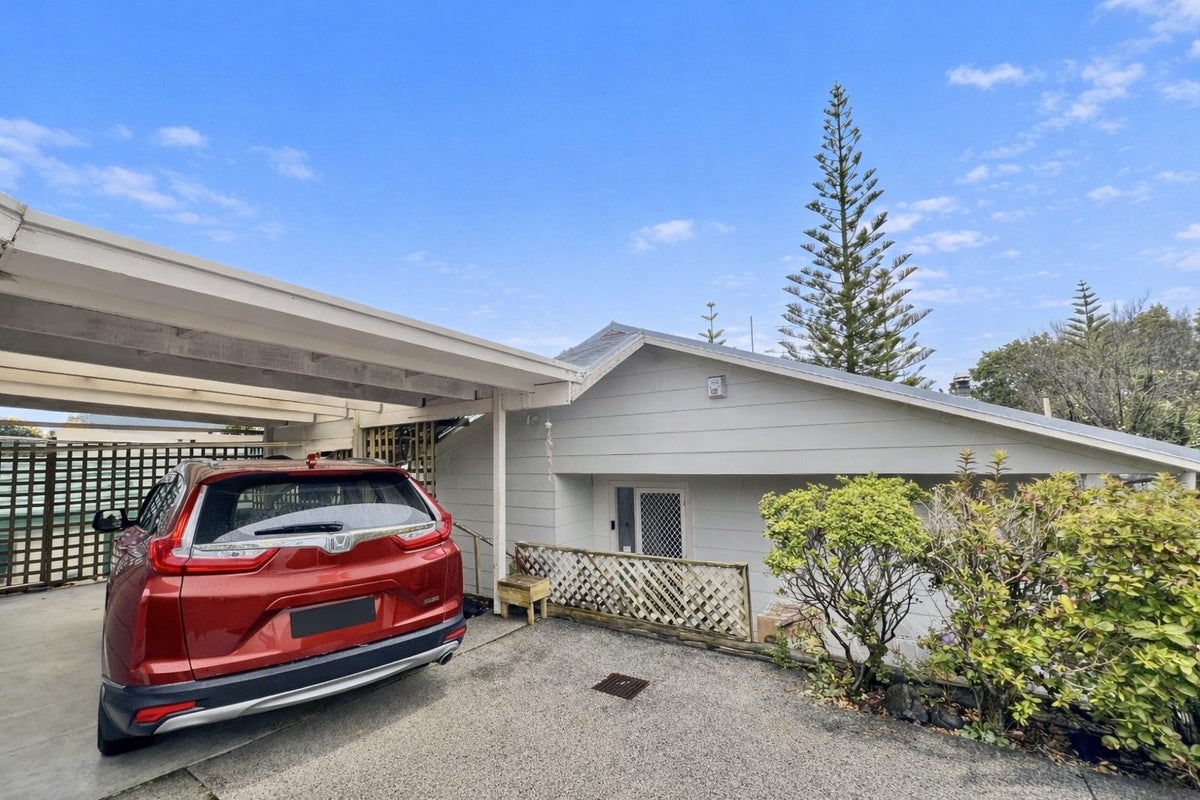 2/260 Sunset Road, Windsor Park, Auckland - Carousel 1