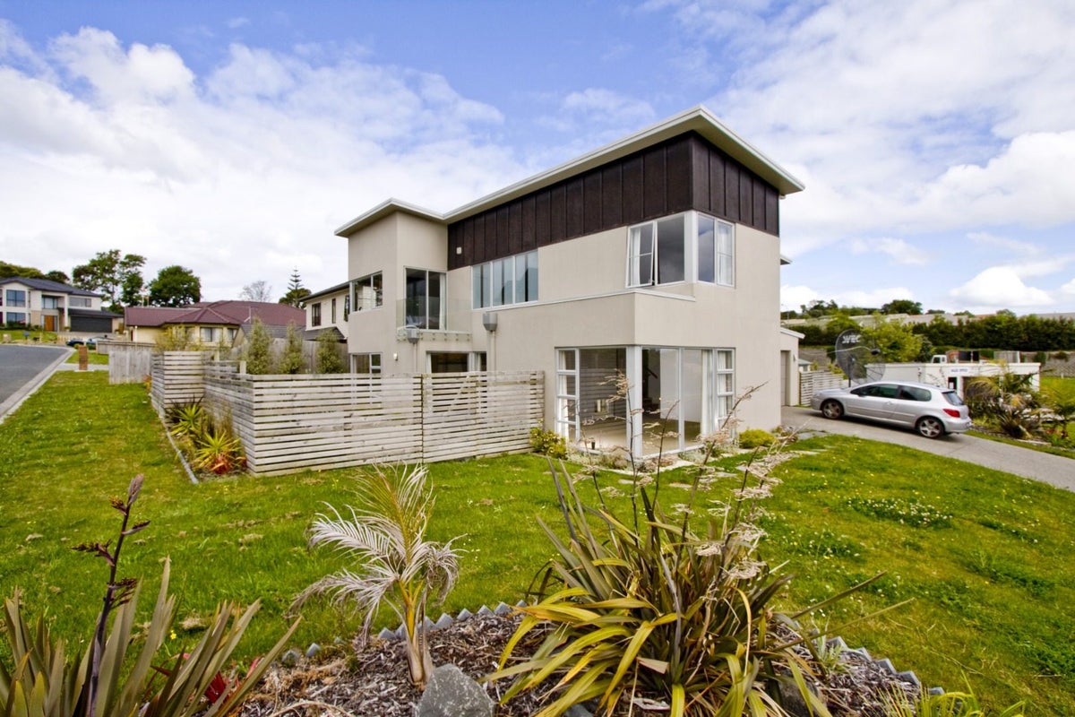 3 Harrowglen Drive, Northcross, Auckland - Carousel 11