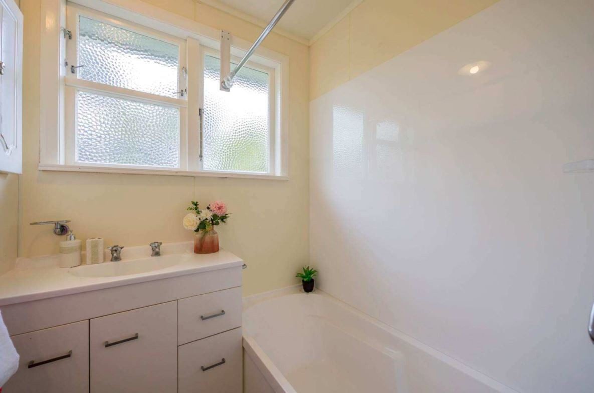 4 Exmouth Road, Northcote, Auckland - Carousel 19