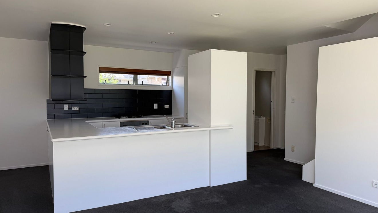 2/19 Hills Road, Edgeware, Christchurch - Carousel 2