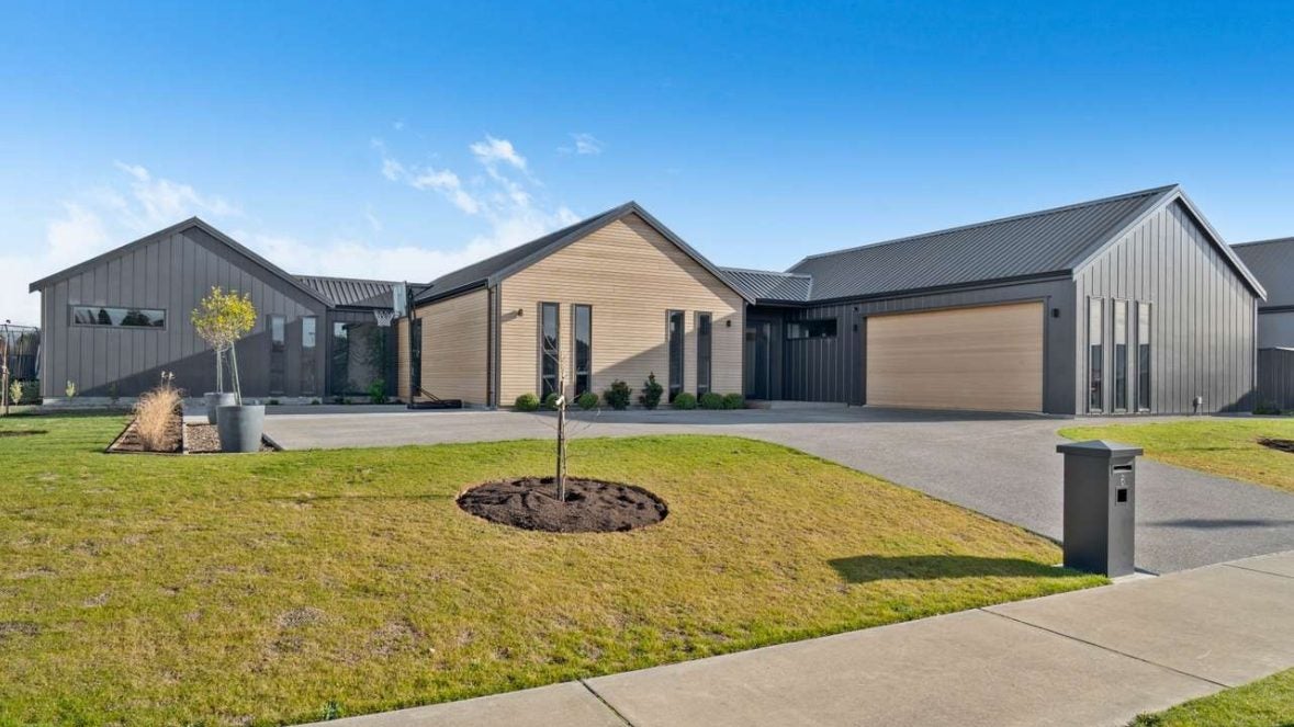 6 Cashmere Oaks Drive, Lansdowne, Masterton - Carousel 1
