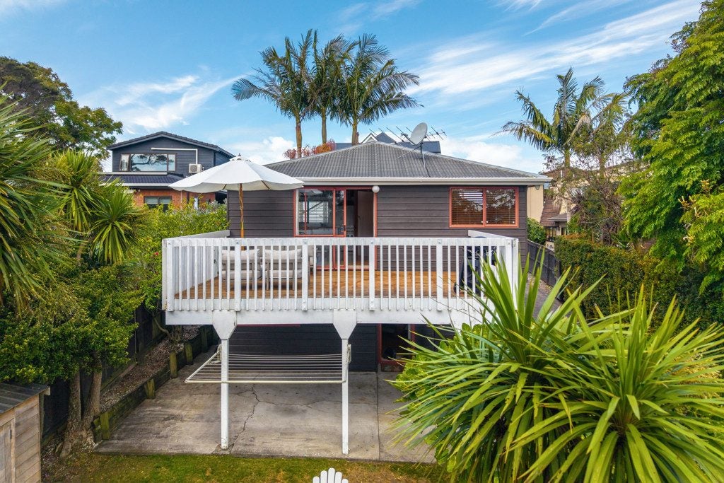 2/43 Rawene Road, Birkenhead, Auckland - Carousel 23