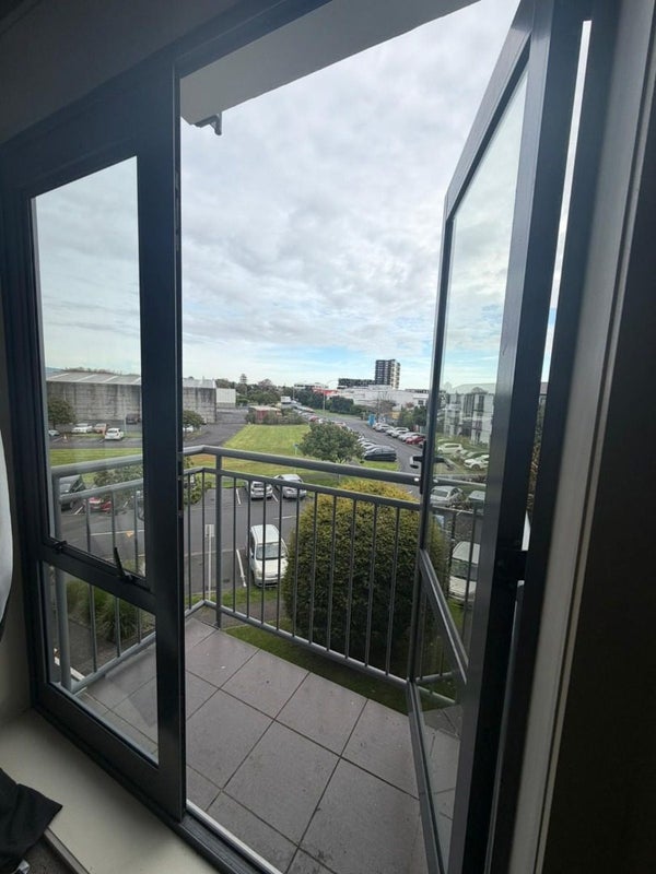 2F/10 Crown Lynn Place, New Lynn, Auckland - Carousel 11