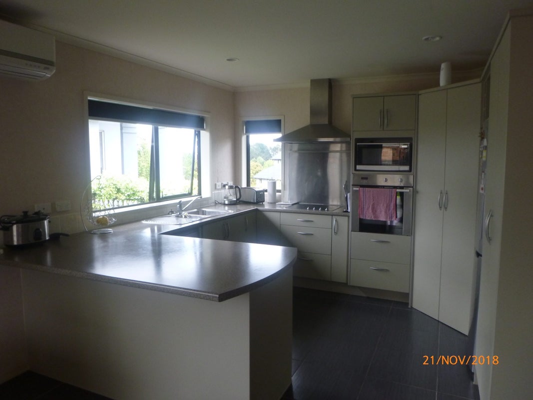 9 Harrowglen Drive, Northcross, Auckland - Carousel 4