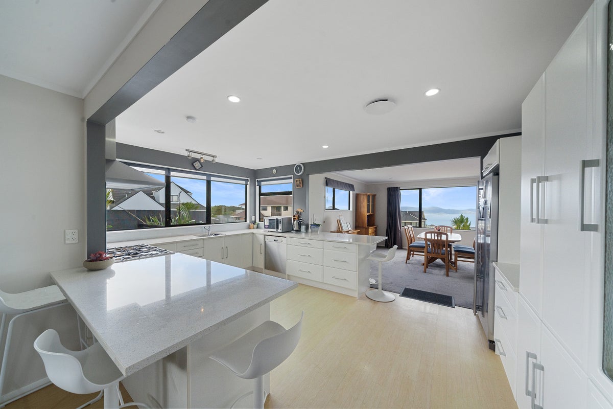 33 Gurkha Crescent, Khandallah, Wellington - Carousel 2