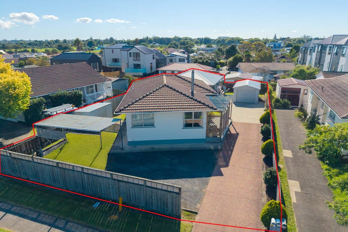 35 Aberfeldy Avenue, Highland Park, Auckland - Carousel 2