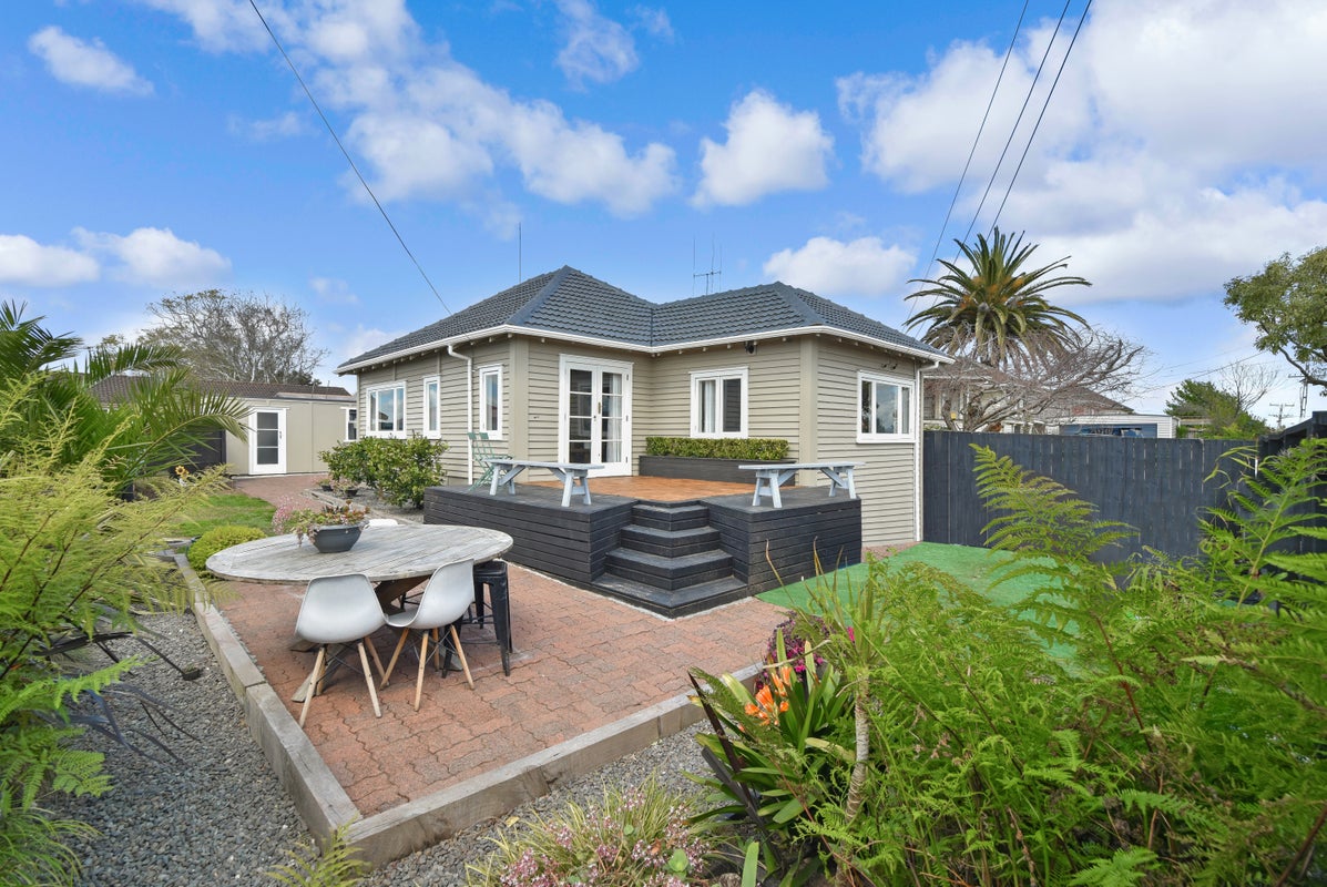 30 Watling Street, Gate Pa, Tauranga - Carousel 21