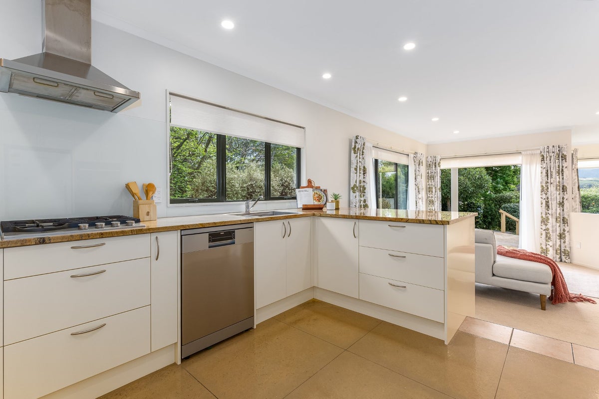 14 Petrel Lane, Whitby, Porirua - Carousel 2