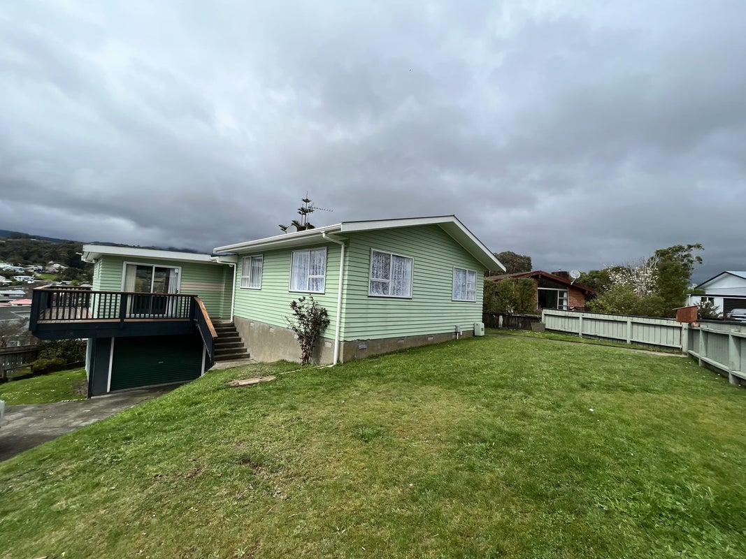 62 Aniseed Grove, Timberlea, Upper Hutt - Carousel 1