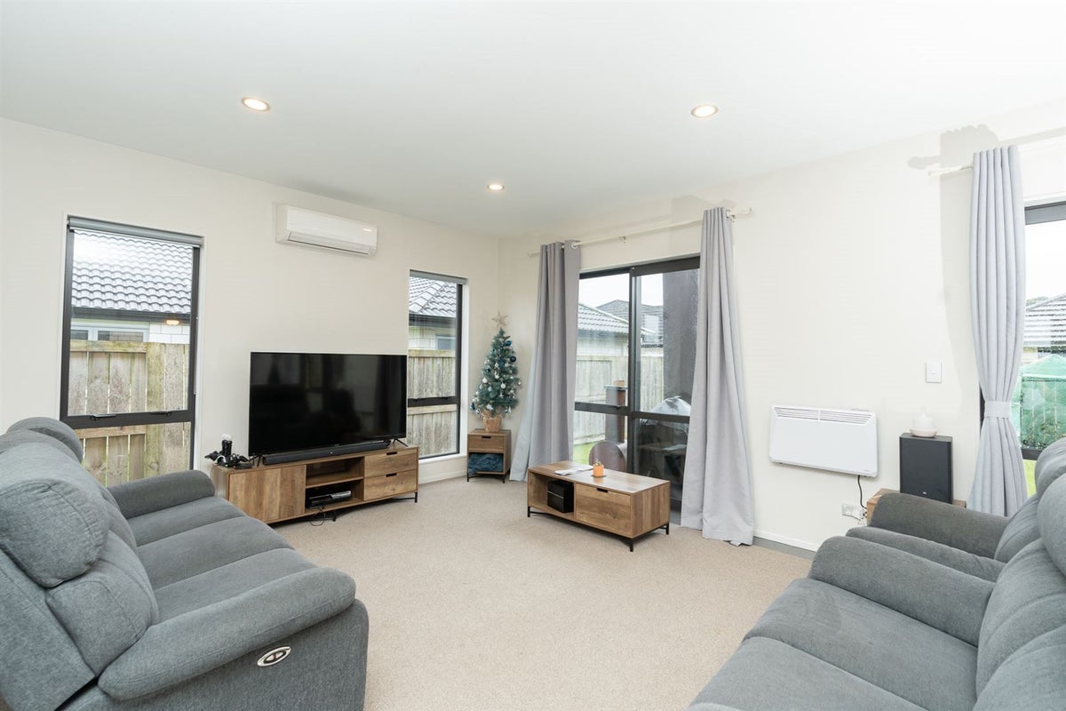 5 Teatree Close, Huntington, Hamilton - Carousel 2