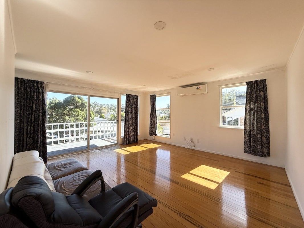 33 Ellice Road, Totara Vale, Auckland - Carousel 1