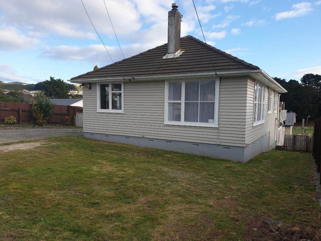 11A Castor Crescent, Cannons Creek, Porirua - Carousel 1