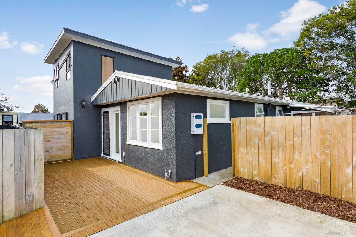 3 Vanguard Road, Kelston, Auckland - Carousel 1