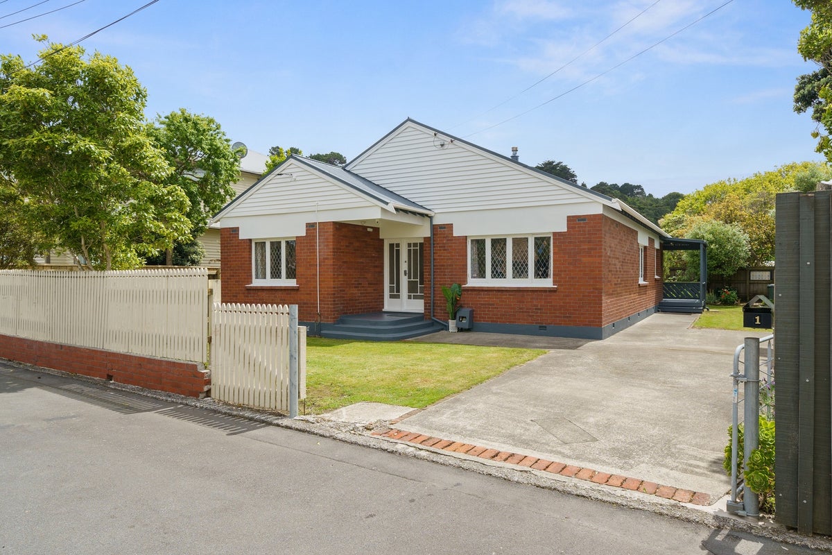 1 Nicholls Avenue, Petone, Lower Hutt - Carousel 1