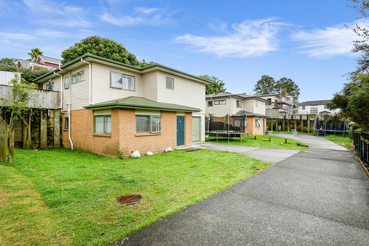 20 Sari Place, Massey, Auckland - Carousel 2