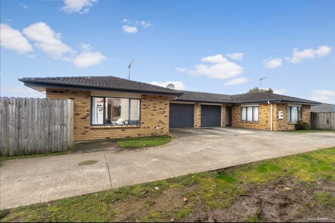 15 Kaimoana Street, Weymouth, Manukau City, Auckland - Carousel 1