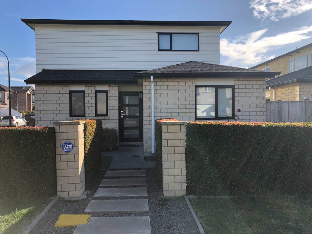 1 Cahir Place, Flat Bush, Auckland - Carousel 1
