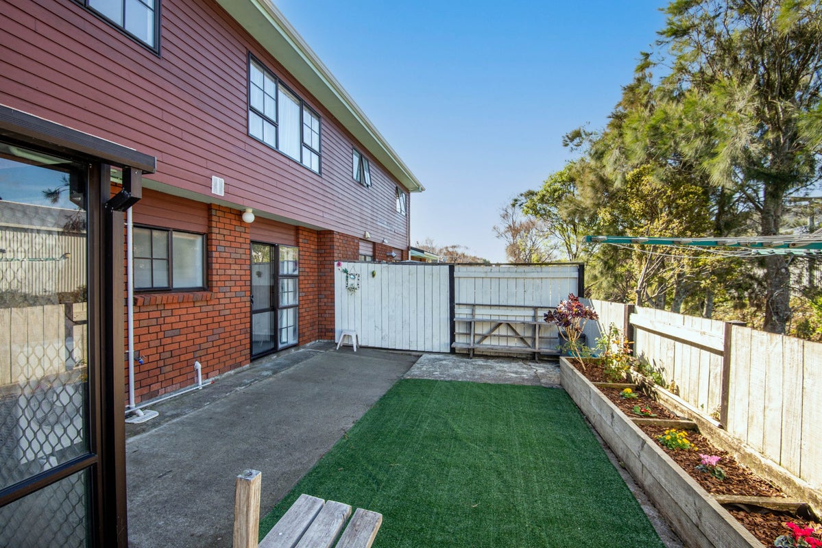 96 Oxford Street, Tawa, Wellington - Carousel 21