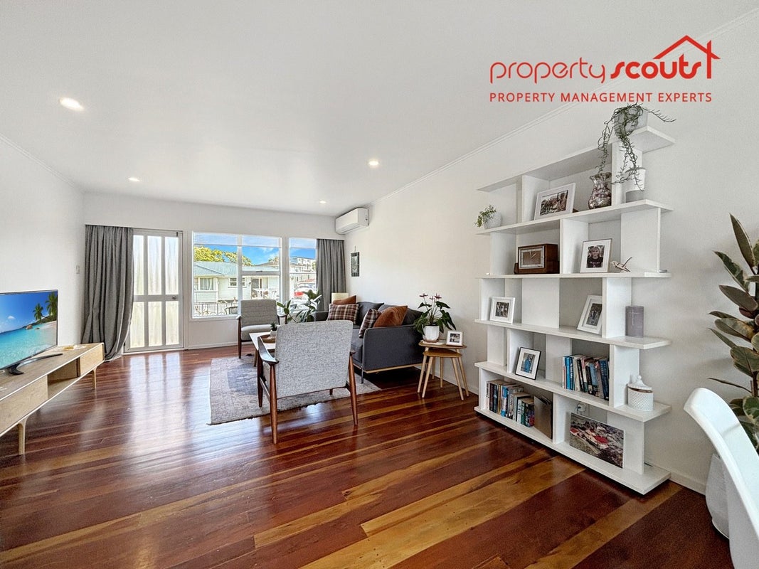 2 May Avenue, Te Atatu South, Auckland - Carousel 2