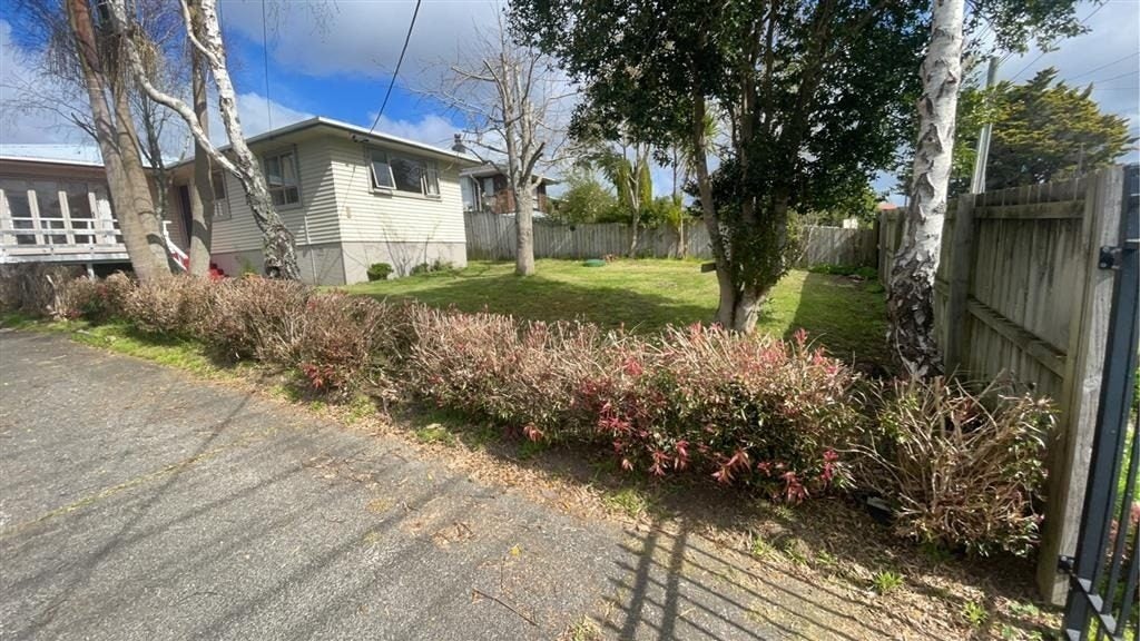 39 Vera Road, Te Atatu South, Auckland - Carousel 2