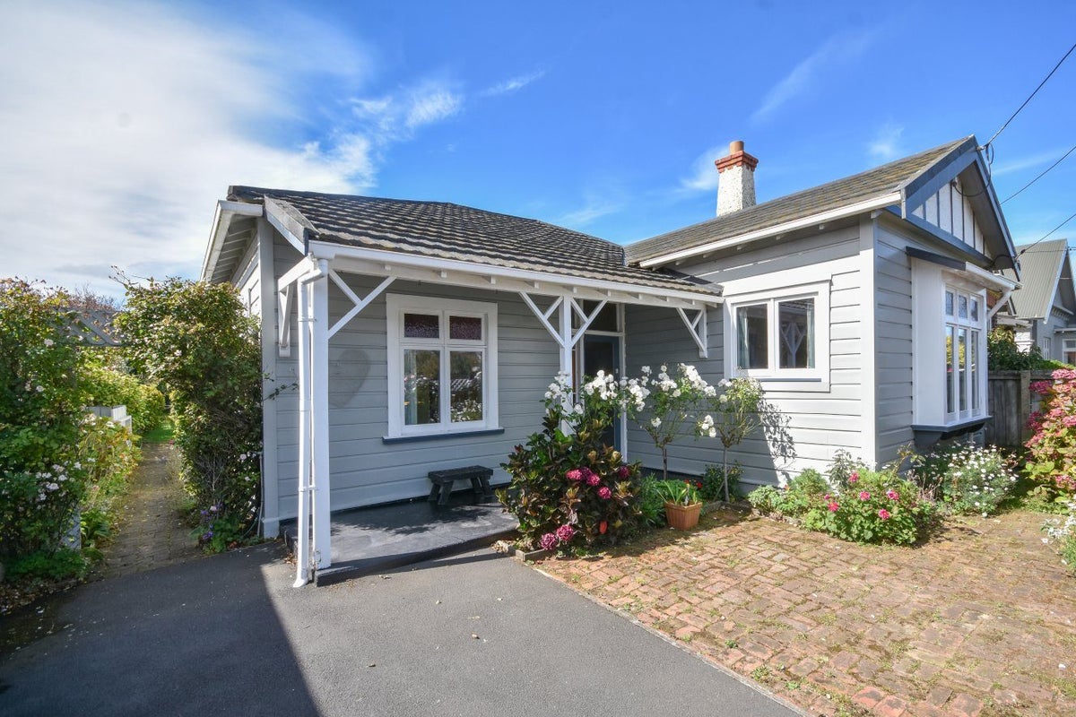 5 Nile Street, Saint Clair, Dunedin - Carousel 1
