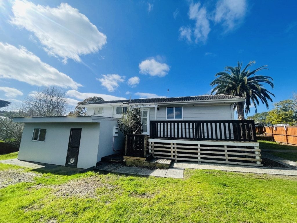 3 Margaret Place, Lytton West, Gisborne - Carousel 1