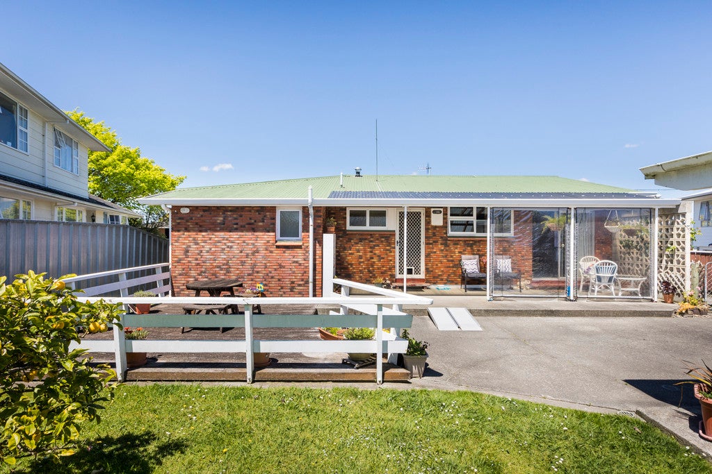 21 Lockhart Avenue, Milson, Palmerston North - Carousel 19