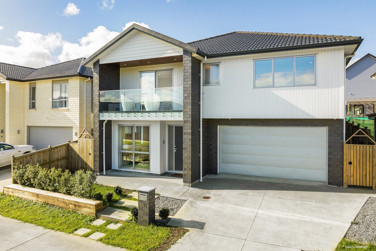 8 Hermitage Street, Flat Bush, Auckland - Carousel 1