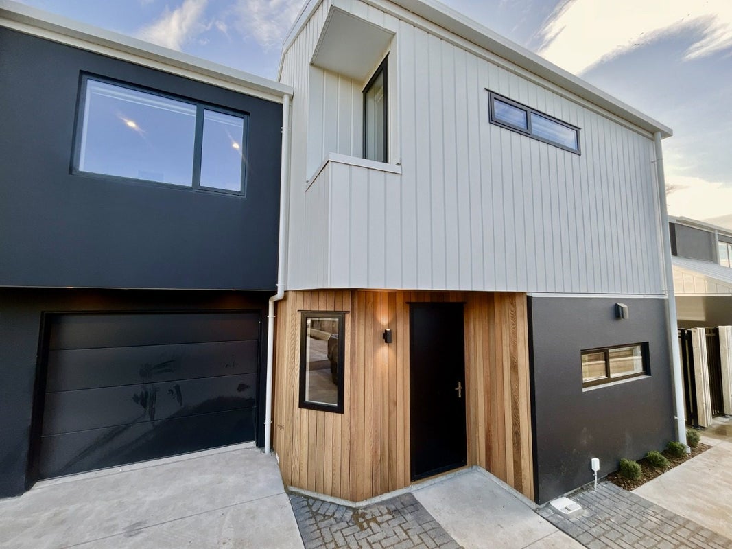 1/32 Allard Street, Edgeware, Christchurch - Carousel 1