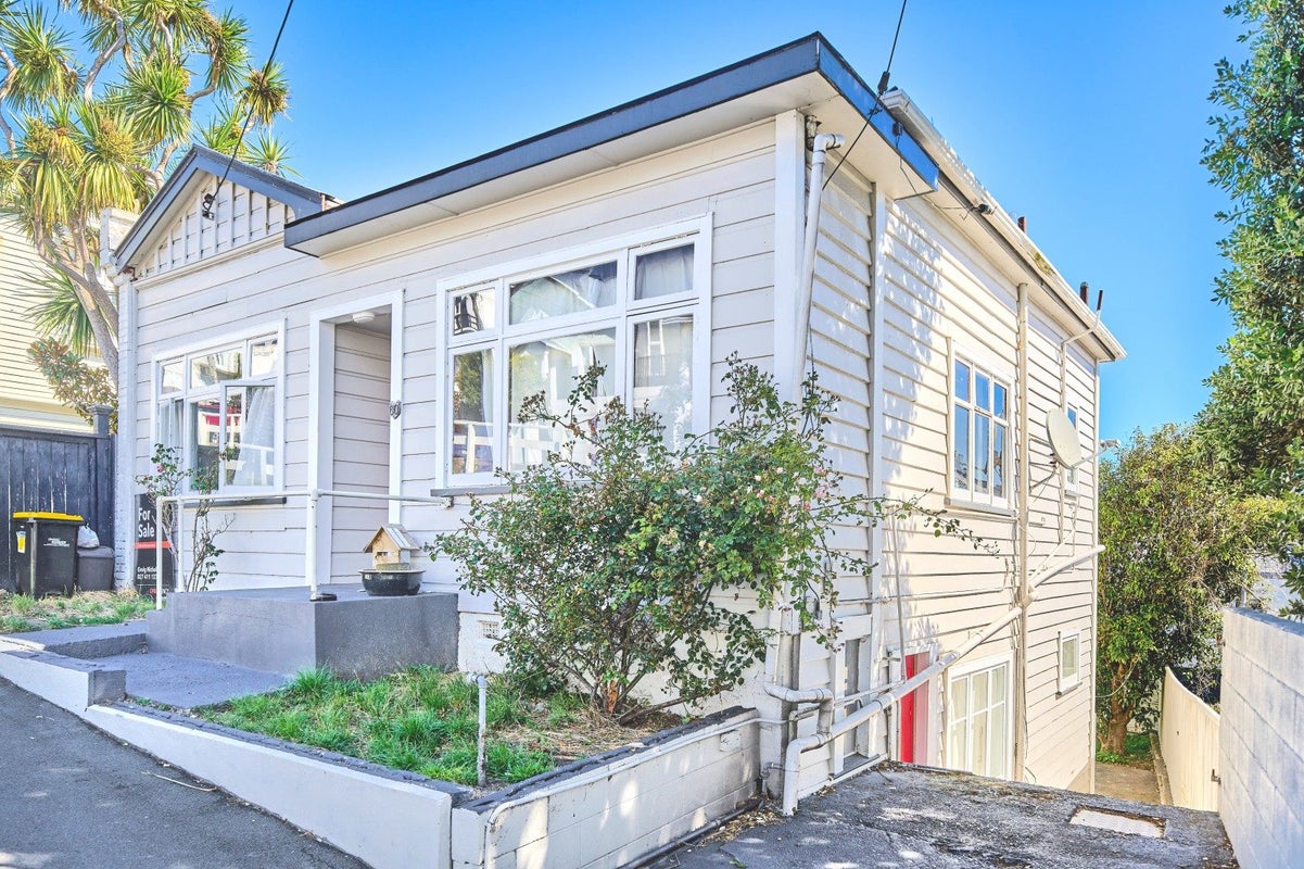 60 Roxburgh Street, Mount Victoria, Wellington - Carousel 1