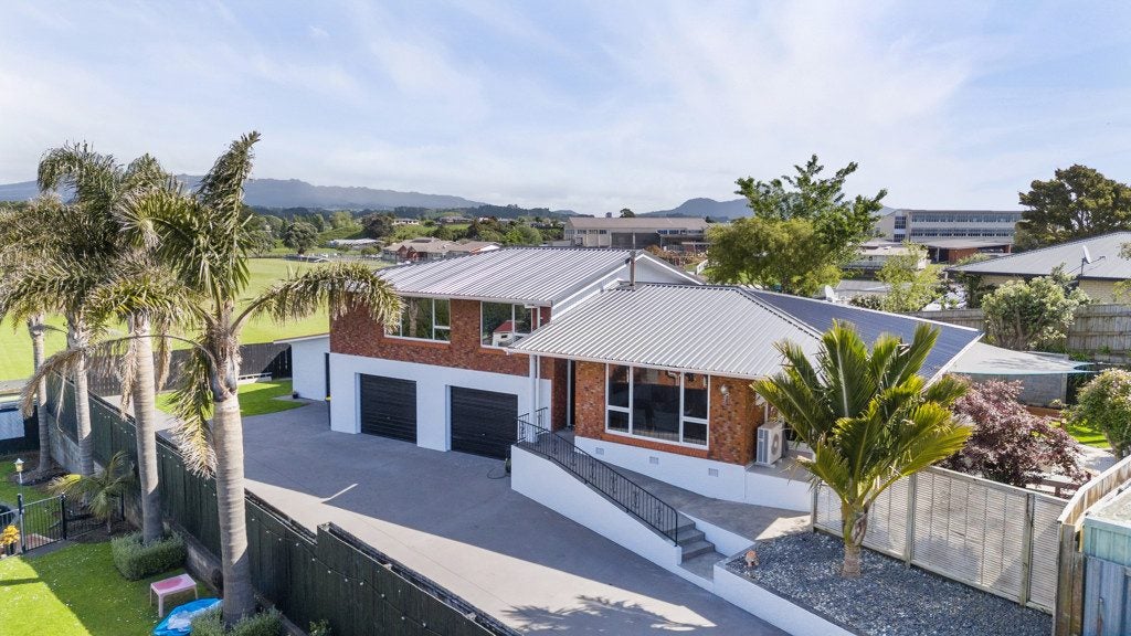 12A Julian Place, Westown, New Plymouth - Carousel 1