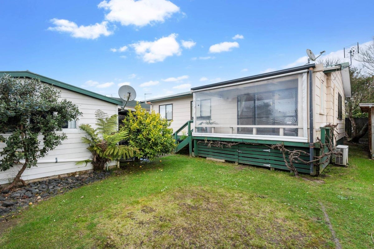 1/3 Boler Place, New Lynn, Auckland - Carousel 11