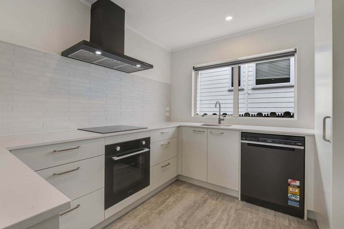 2/2 Rook Place, Unsworth Heights, Auckland - Carousel 1