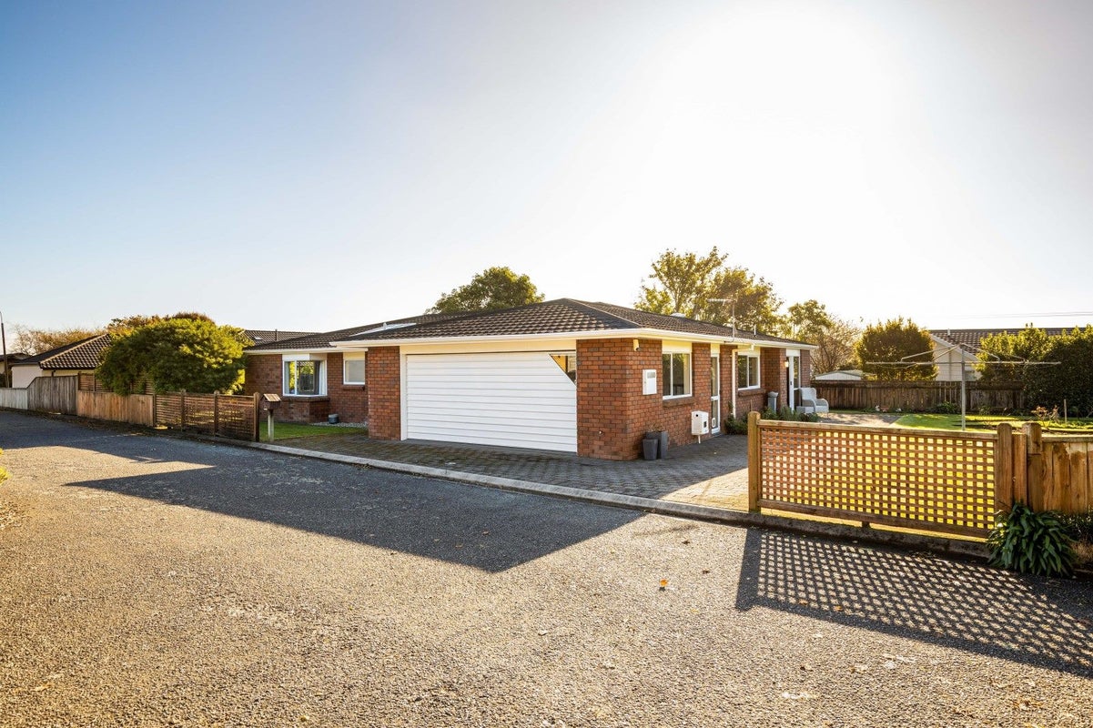 3A Kinross Drive, Merrilands, New Plymouth - Carousel 2