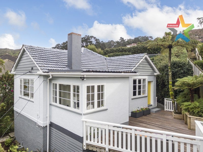 3 Wavell Street, Karori, Wellington - Carousel 1