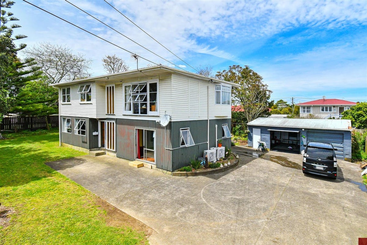 34 Hooks Road, Manurewa, Auckland - Carousel 1
