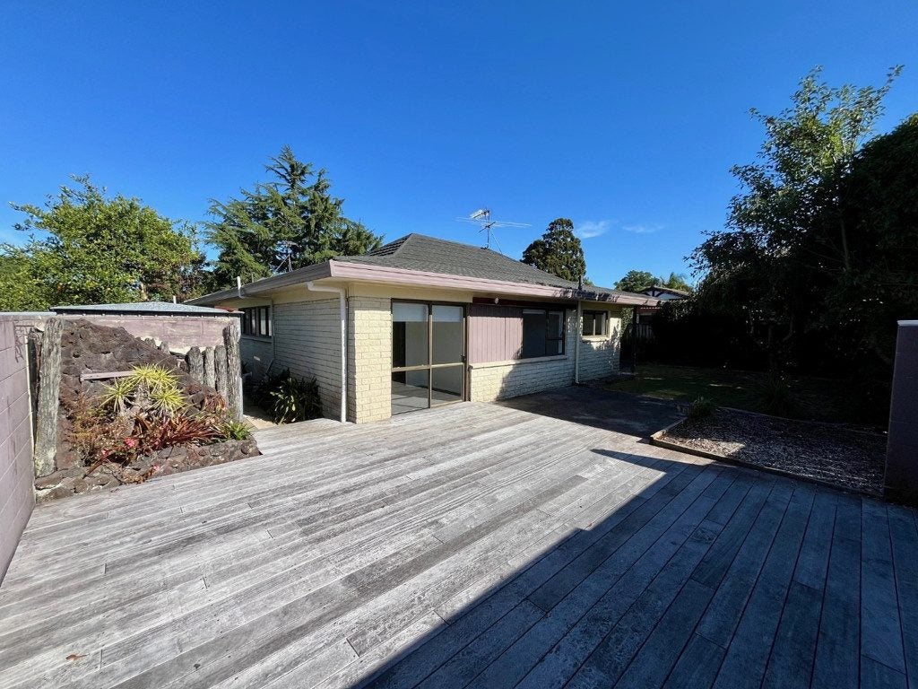 2/24 Beaumaris Way, Conifer Grove, Takanini - Carousel 2