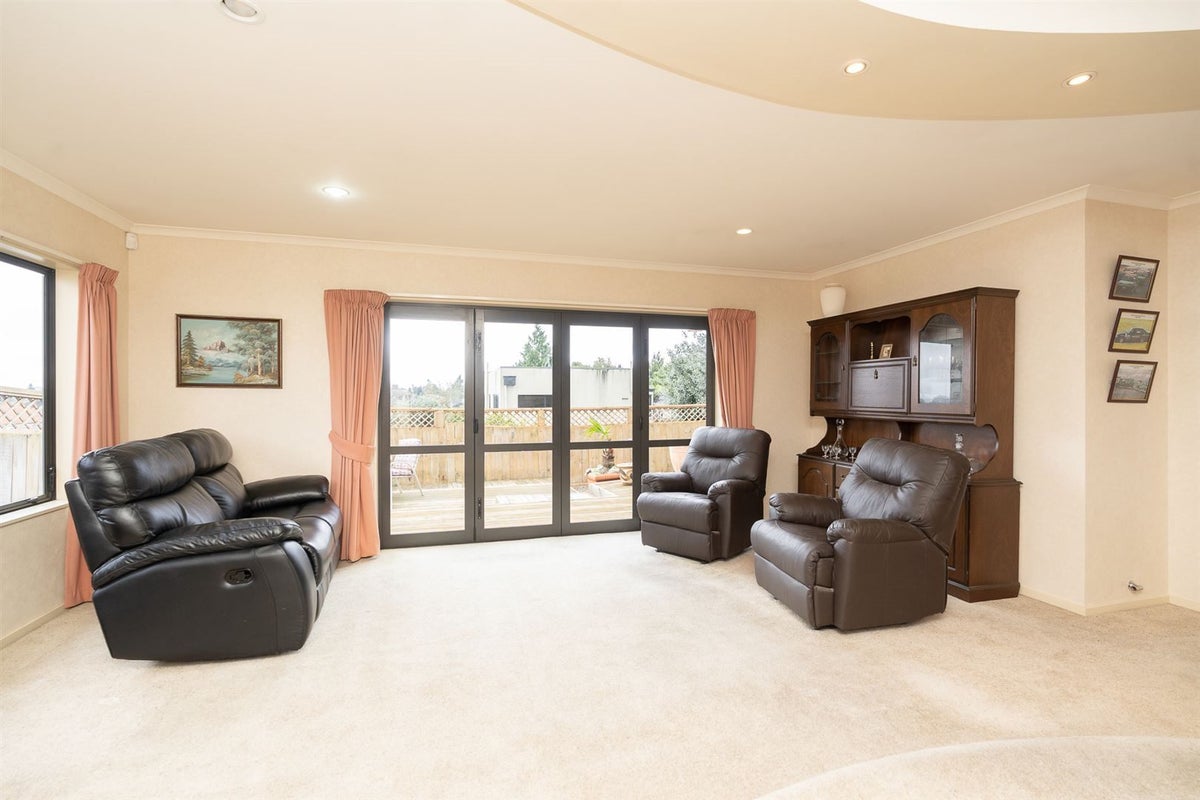 2 Holden Avenue, Forest Lake, Hamilton - Carousel 2