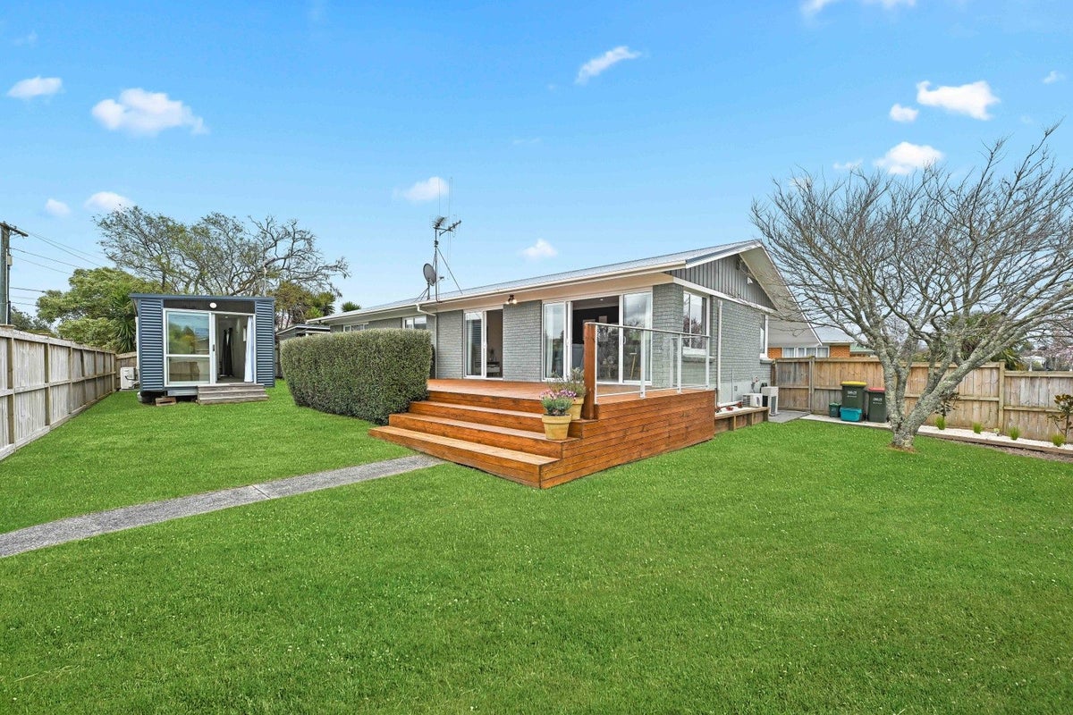 29 Laurence Street, Queenwood, Hamilton - Carousel 1