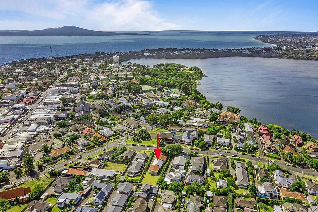2/5 Otakau Road, Milford, Auckland - Carousel 1
