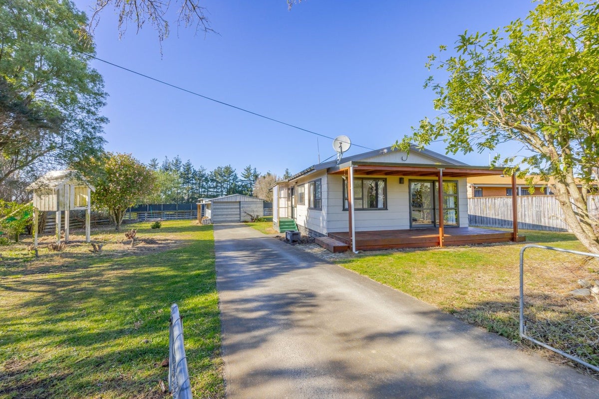 12 Lake Street, Takapau, Takapau - Carousel 1